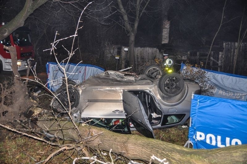 Tragiczny wypadek na ul. Strykowskiej - 2 osoby nie żyją