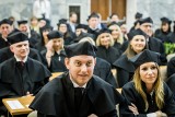 Ponad 50 studentów Collegium Medicum w Bydgoszczy otrzymało promocję doktorską [ZDJĘCIA]