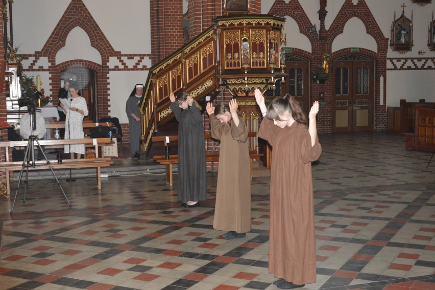 Spektakl o Eucharystii w kościele w Opolu Nowej Wsi Królewskiej [ZDJĘCIA] 