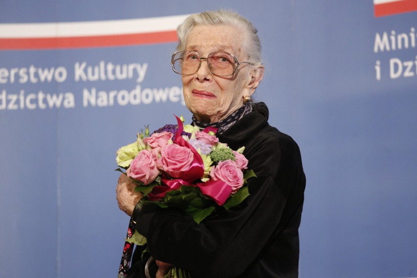 Wiesława Mazurkiewicz odznaczona medalem "Gloria Artis" w...