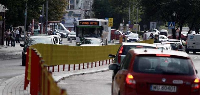 Kierowcy jadący z Antoniuka do centrum muszą zawracać przy dworcu PKP