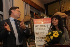 Lubliniec: mieszkańcy mieli okazję poznać Japonkę Akemi Yasuharę, która w  MDK uczy swojego ojczystego języka i japońskich zwyczajów ZDJĘCIA |  Dziennik Zachodni