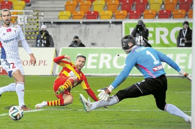 13 grudnia minionego roku Jaga wygrała z Górnikiem 1:0. Oby Przemysław Frankowski (w środku) w niedzielę znów fetował wygraną.