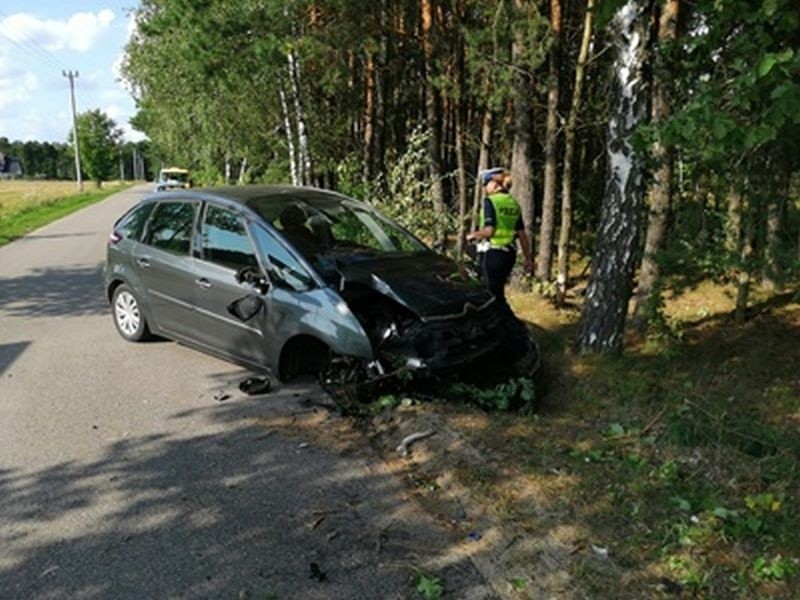 Wyszków. Wypadek na skrzyżowaniu, 75-letni kierowca w szpitalu, 9.08.2019. W pow. wyszkowskim w czasie weekendu było ponadto 7 kolizji