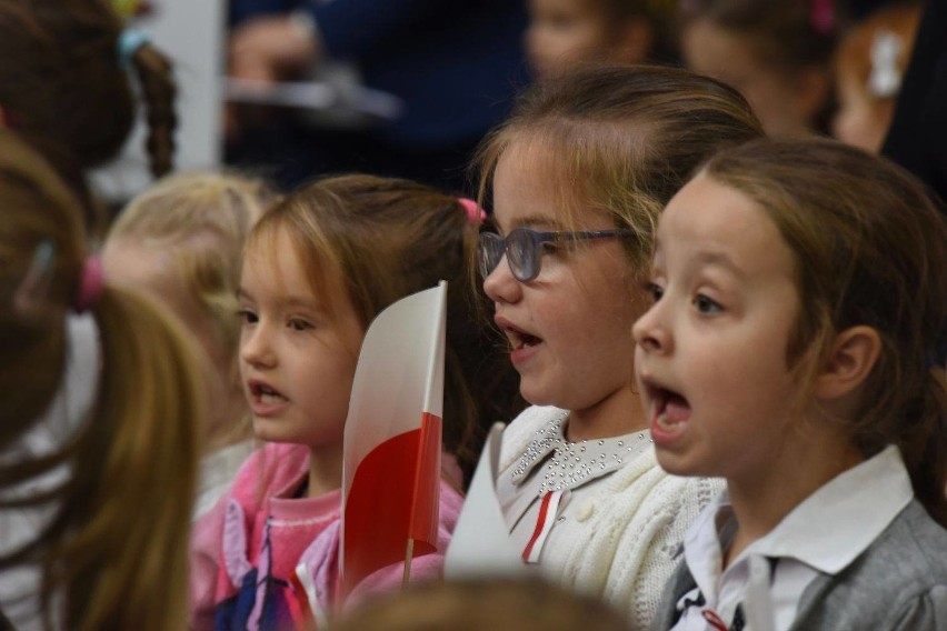 Wieliczka. Ponad tysiąc dzieci śpiewało pieśni dla Niepodległej [GALERIA]