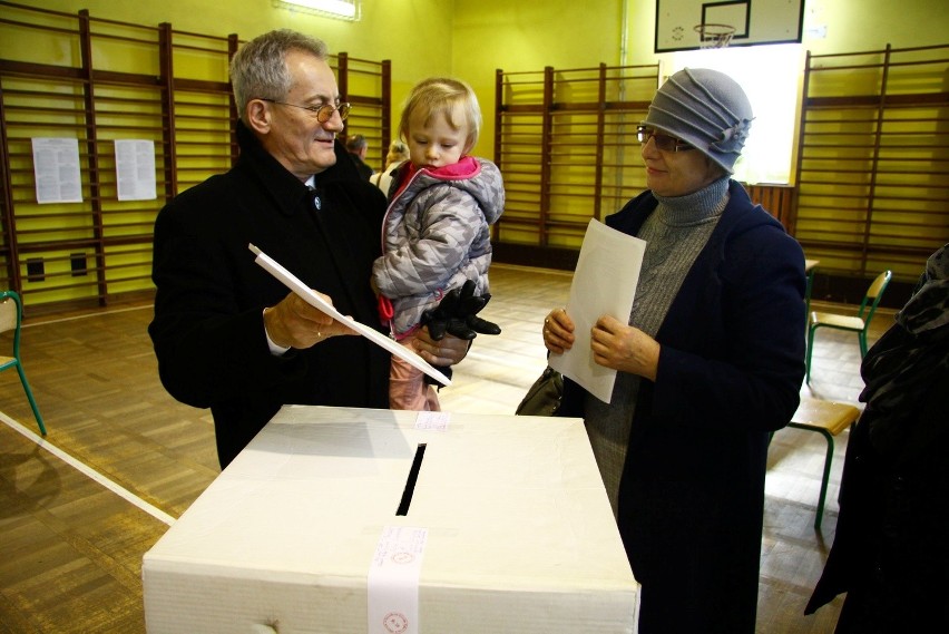 Wybory parlamentarne 2015. Głosowanie trwa
