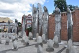 Metalowe anioły stanęły przed bazyliką w Rybniku ZDJĘCIA