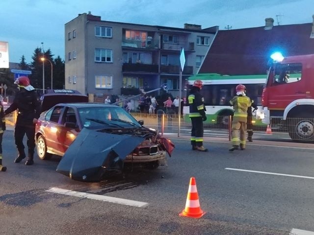 Wypadek na Hetmańskiej. Kierowca bmw ściął latarnię przy...