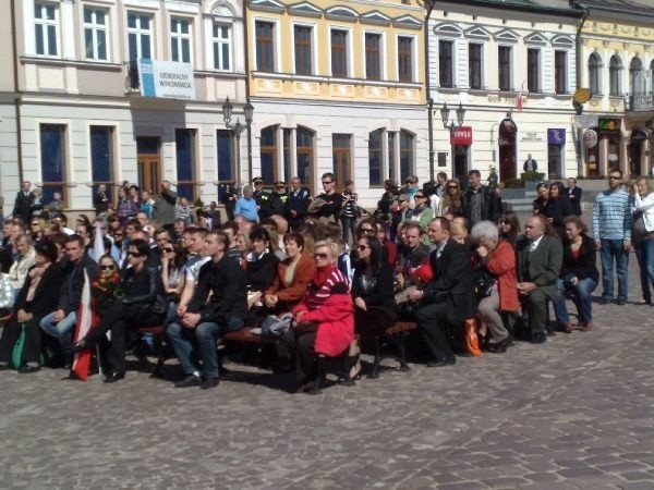 Mieszkancy Rzeszowa oglądają uroczysości...