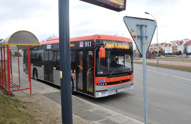 10.02.2016 rzeszow .  ulblonia karoliny autobus mpk fot bartosz frydrych