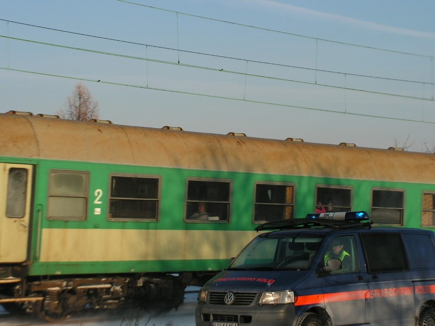 W Puławach pociąg obciął mężczyźnie nogi.
