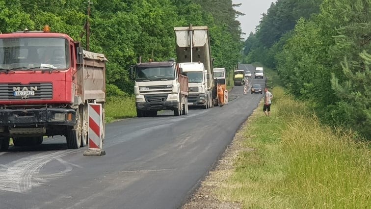 Remont drogi pomiędzy miejscowością Szarbków - Młodzawy.