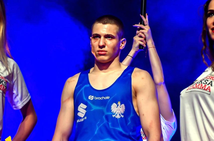 Cezary Znamiec, radomski bokser wygrał dwie walki podczas młodzieżowych mistrzostw Europy. W czwartek powalczy o medal