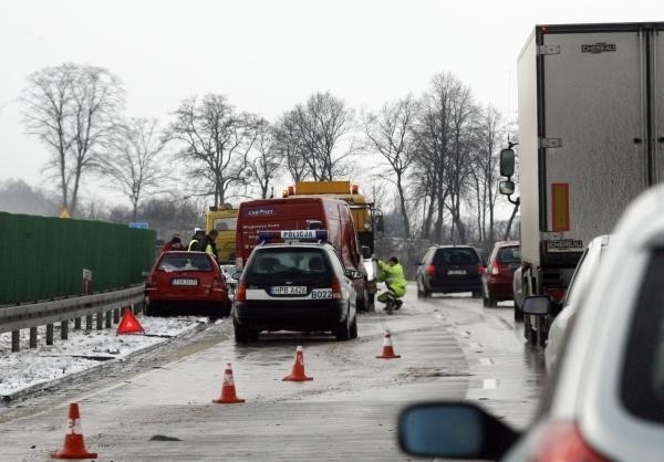 Policja apeluje o ostrożność na drodze