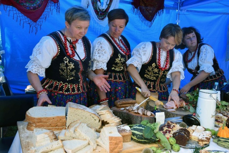 Bolechowice gościły gospodarzy z całej gminy. Podzielili dożynkowy chleb