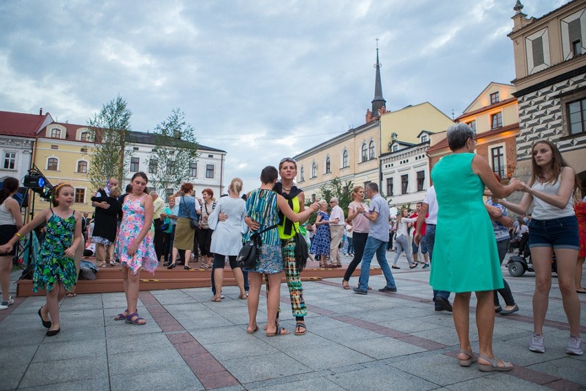 Letnia potańcówka na tarnowskim Rynku