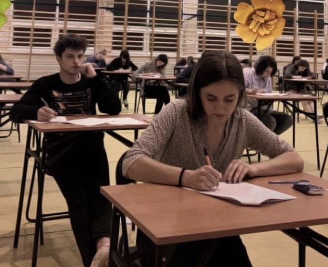 Maturzyści z ostrowieckich szkół po próbny egzaminie z języka polskiego
