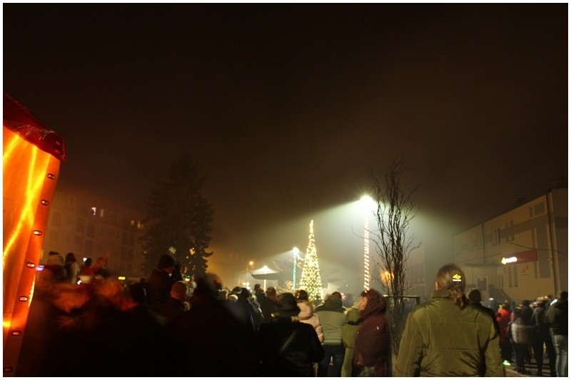 Z muzyką, tańcem i wystrzałami korków od szampana Mońki...