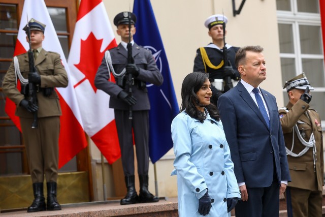 W Warszawie wicepremier, minister obrony narodowej Mariusz Błaszczak spotkał się z Anitą Anand, szefową resortu obrony Kanady