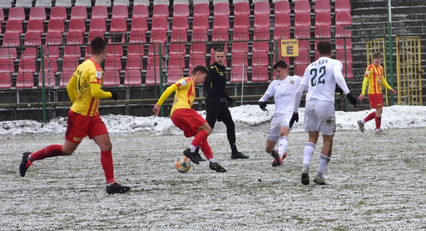 W rozegranym na stadionie przy ulicy Szczepaniaka meczu...