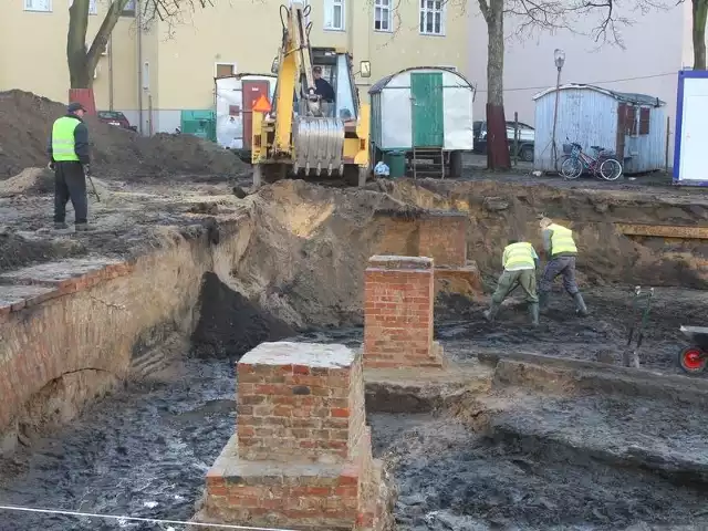 Podczas prac architektonicznych poprzedzających budowę Centrum Organizacji Pozarządowych przy ul. Niedziałkowskiego, robotnicy odkopali ludzkie szczątki.