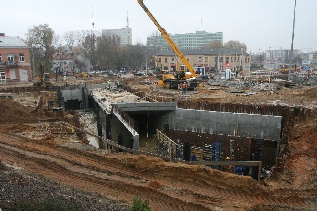Budowa tunelu pod rondem Gustawa Herlinga-Grudzińskiego w Kielcach, od strony ulicy 1 Maja jest na ukończeniu, wciągu 2 tygodni obiekt ma być gotowy.