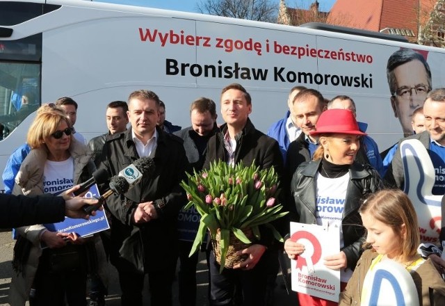 Po całej Polsce jeździ ma 16 takich Bronkowozów.