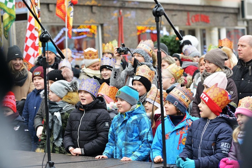 Orszak Trzech Króli w Świnoujściu 2019 przeszedł ulicami miasta [ZDJĘCIA, WIDEO]