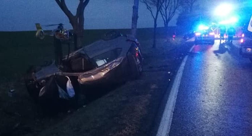 Wypadek w Mirosławicach na DK35. Jedna osoba nie żyje, sześć jest rannych