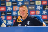 Wielki uśmiech na twarzy trenera Lecha Poznań po meczu z Dudelange: John van den Brom nie jest jednak zadowolony z przebiegu meczu