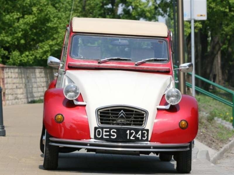 Odrestaurowany citroen 2 CV