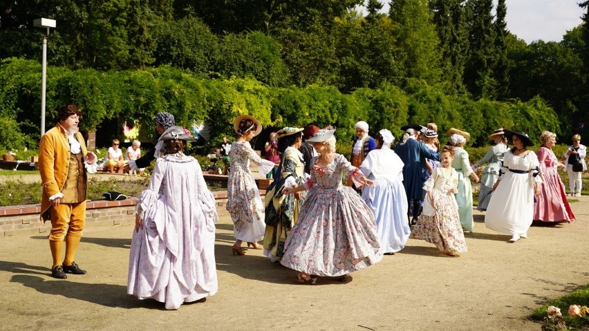 Suknia z jedwabiu warta całą wieś! Szczecińskie METRUM szyje suknie barokowe