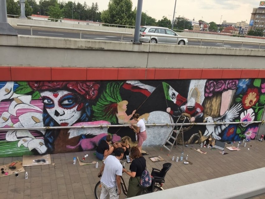 Kraków. Nowy mural powstaje na rondzie Mogilskim. Trochę odbiega od wizualizacji...