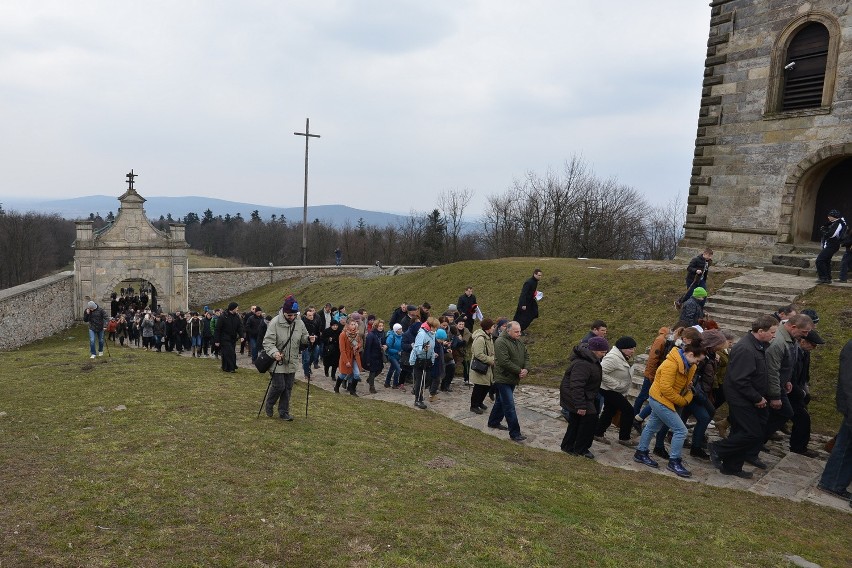 Historyczna Droga Krzyżowa z Nowej Słupi na Święty Krzyż  