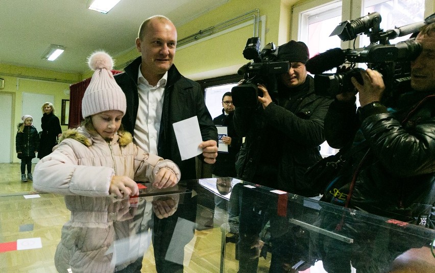 Wybory w Szczecinie: Kandydaci na prezydenta zagłosowali [ZDJĘCIA, WIDEO]