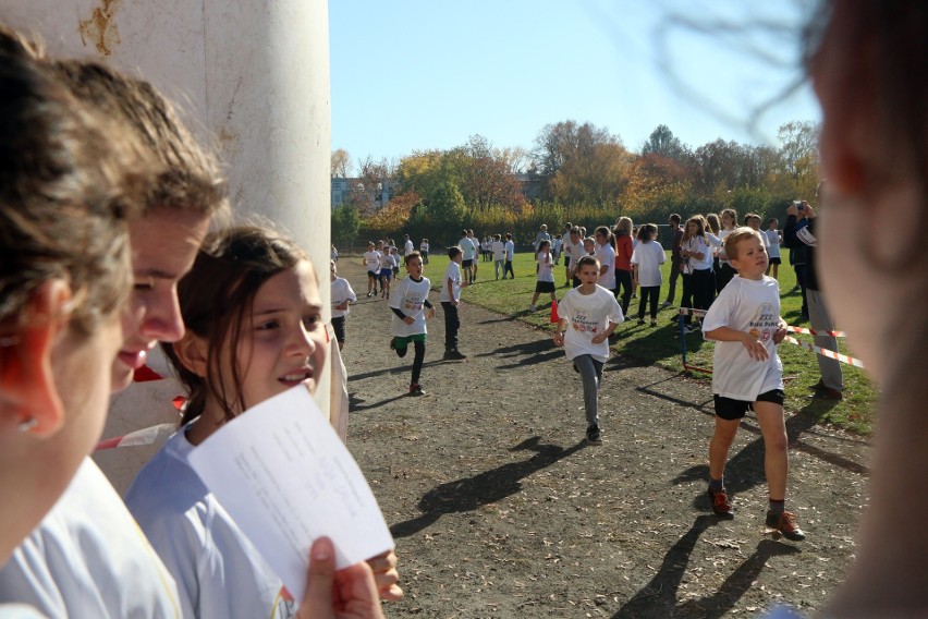 Biegacze na sportowo uczcili pamięć papieża Jana Pawła II 