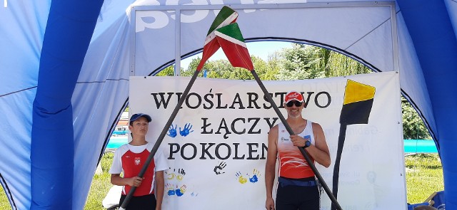 Stanisław i Wojciech Urbanowscy, wioślarze z Pałuckiego Towarzystwa Wioślarskiego na zawodach w Poznaniu.