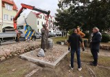 Montaż pomnika Zagłoby w Radomiu. W sobotę będzie oficjalne odsłonięcie. Przyjadą gwiazdy polskiego kina