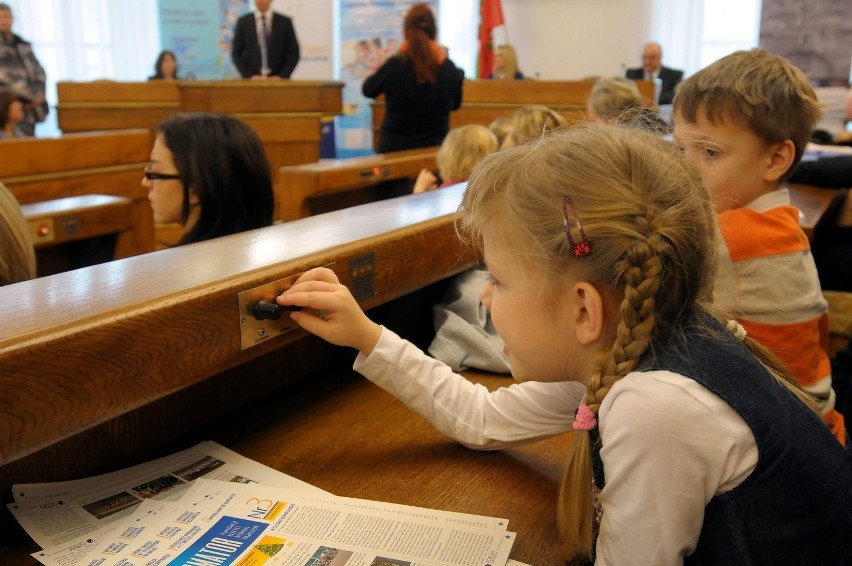 Przedszkolaki z Lublina za darmo nauczą się pływać. Dziś dostały wyprawki  (ZDJĘCIA)