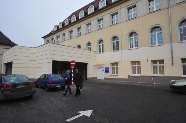 Wejście na izbę przyjęć szpitala Wojewódzkiego w Opolu.