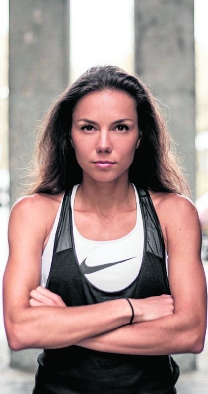 Najlepsza aktualnie polska biegaczka na 800 metrów, wychowanka Victorii Stalowa Wola Joanna Jóźwik ma podpisaną umowę sponsorską z firmą Nike.