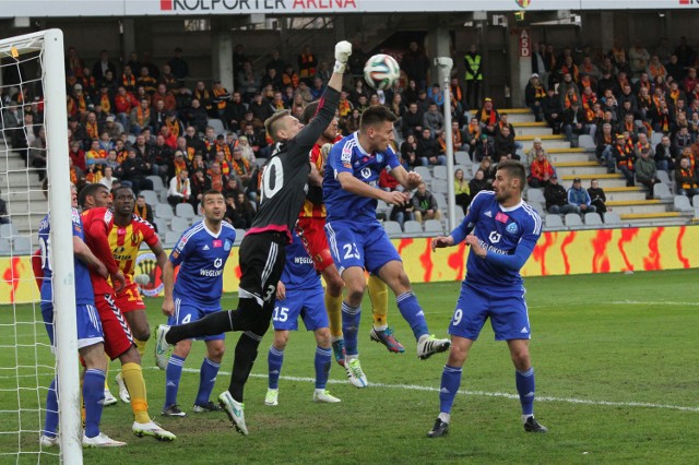 17.04.2005, kielce, korona kielce - ruch chorzow, ekstraklasa. fot. slawomir stachura/polska press