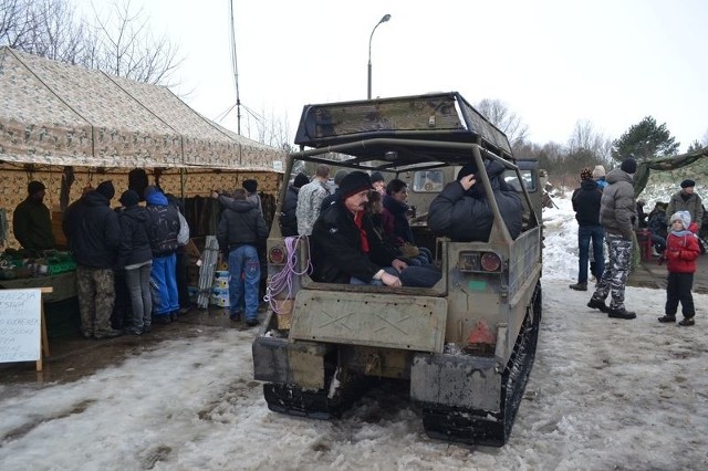 Dużym zainteresowaniem cieszył się zimowy zlot militarny w Krąpiewie