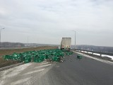 Brzesko. Ładunek piwa zatarasował zjazd z autostrady