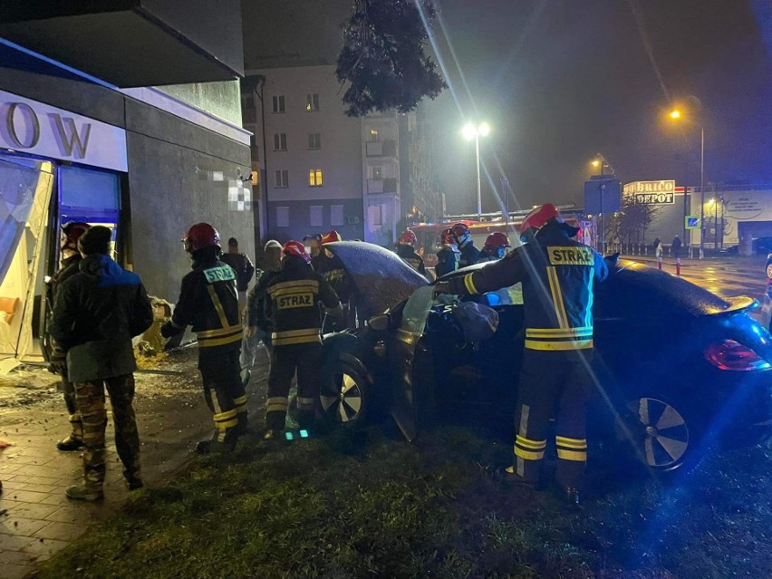 Wjechała samochodem do salonu urody w Toruniu. Prokurator zleca obserwację psychiatryczną Sandry M. 