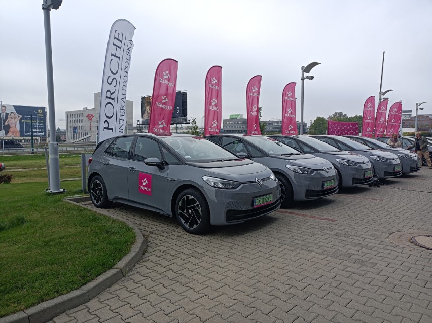 Dziesięć samochodów elektrycznych marki Volkswagen trafiło do Taurona. Firma krok po kroku zmierza do neutralności klimatycznej  