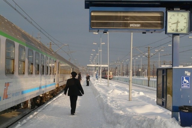 Podróż pociągiem PKP Intercity do Warszawy, szczególnie zimą, to dla wielu ekstremalne przeżycie...