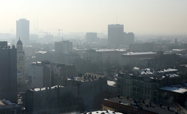 Łódź zwiększa dotację na wymianę pieców, aby zmniejszyć smog nad miastem.