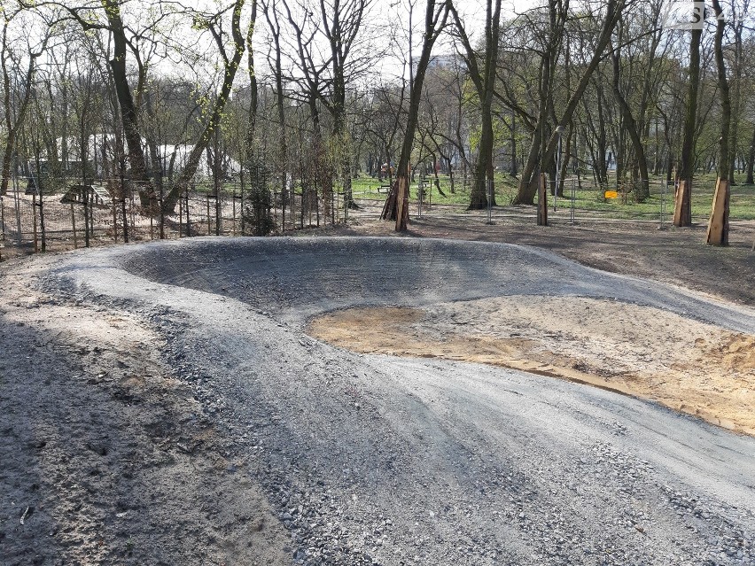 Garby i hopki na Twardowskiego. Pierwszy pumptrack powstaje w Szczecinie [ZDJĘCIA]