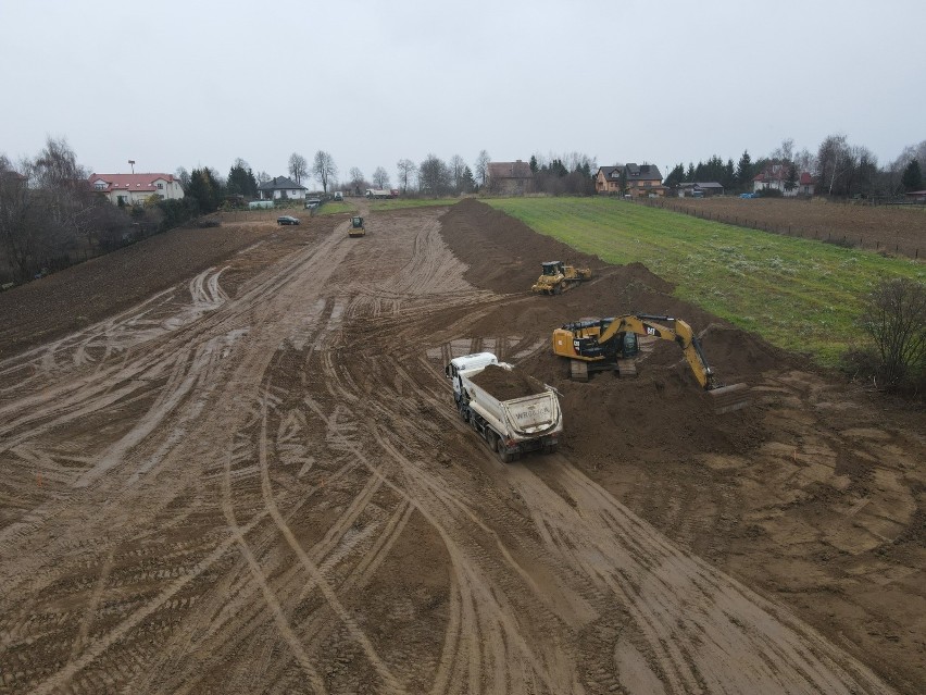 Ruszyły prace na budowie obwodnicy Ostrowca. Co udało się zrobić przed zimą? (ZDJĘCIA)